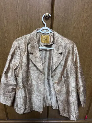 골드 컬러 테일러드 자켓