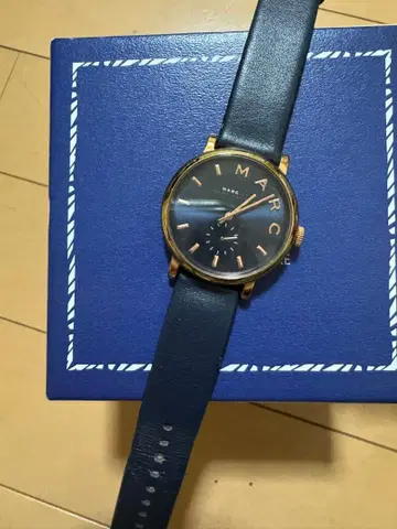 MARC BY MARC JACOBS 네이비 시계