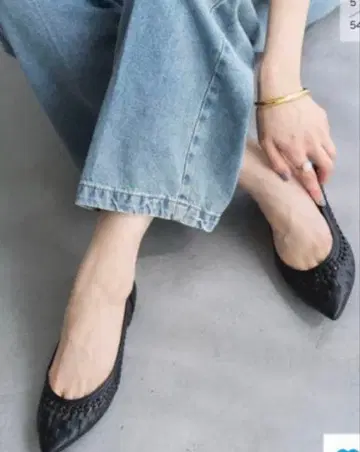 르 탈론 블랙 메쉬 스틸레토 플랫슈즈