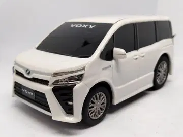 도요타 Voxy 미니카 화이트