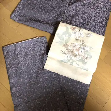 앤티크 순수 실크 코몬 실버 그레이에 아이스 핑크의 크랙 무늬
