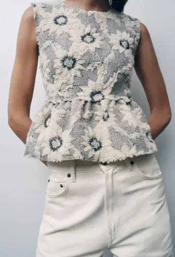 신상 [ ZARA ] 플라워 프린트 페플럼 상의