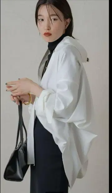 Loungedress 라이트 새틴 BIG 셔츠