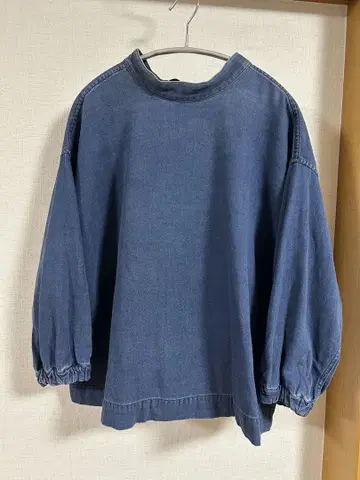 45R 뒷 리본 데님 블라우스 가격 인하