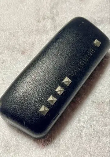VANQUISH 안경 케이스 스터드 블랙