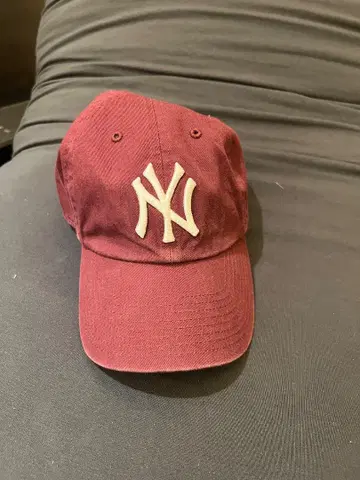 47 NY 캡 버건디