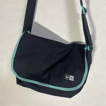 뉴에라 숄더백