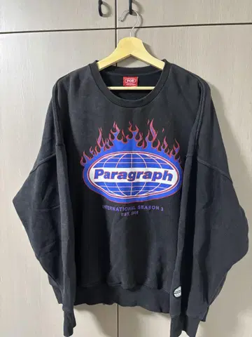 Paragraph 블랙 맨투맨