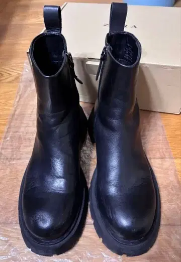 ZARA (자라) 통굽 부츠