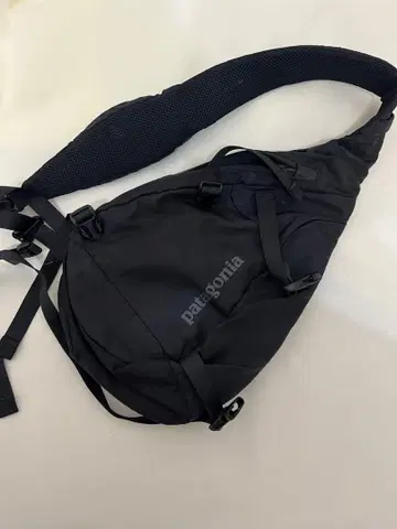 [ patagonia ] 블랙 아톰 슬링 백