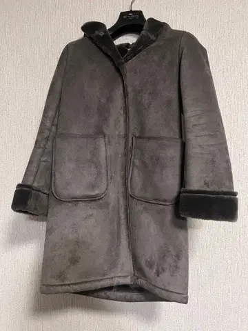 [ 새상품급 ] 뷰티 앤 유스 무스탕 코트 아우터 S 사이즈