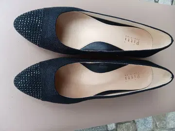 블랙 컬러 세련된 펌프스 24.5EE