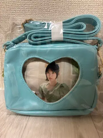 ILLIT 플래티넘 잡화 숄더 파우치 MINJU 1점
