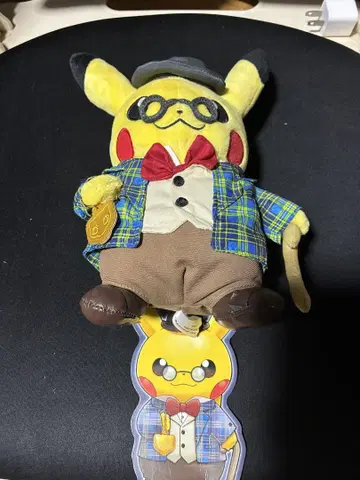 [ 새상품급 ] 신사풍 피카츄 봉제 인형 포켓몬 센터 한정판 택 포함