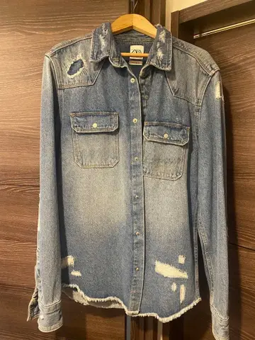 ZARA 데미지 가공 라이트 블루 데님 자켓