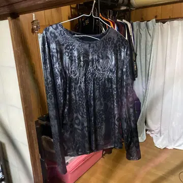 레오파드 무늬 긴팔 티셔츠