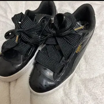 PUMA 에나멜 스니커즈 굵은 리본 블랙