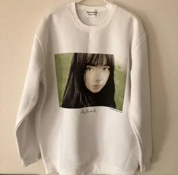 Bjork 저널 스탠다드 별주 포토 프린트 맨투맨