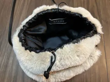 QTUME 퍼 복조리 숄더백