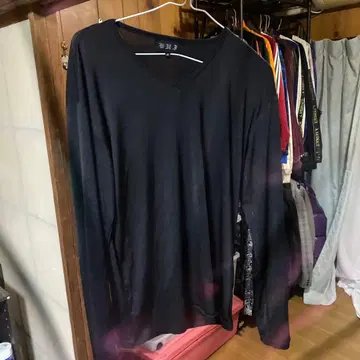 블랙 V넥 긴팔 티셔츠