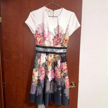 테드 베이커 TED BAKER