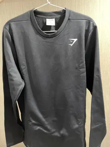 GYMSHARK 블랙 맨투맨 M 사이즈