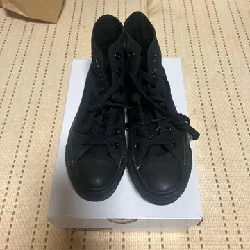 블랙 하이컷 스니커즈
