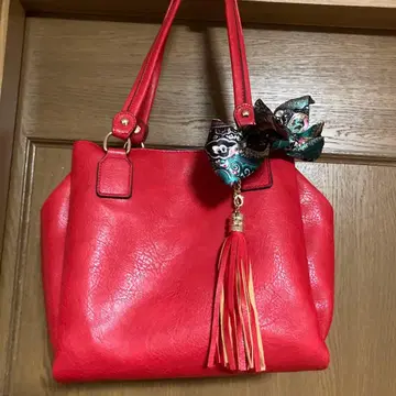 빨간색 토트백 태슬 포함