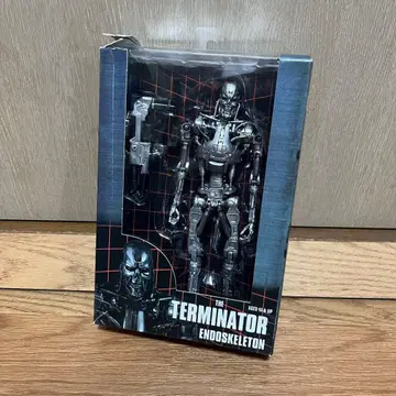 터미네이터 T-800 엔드스켈레톤 피규어