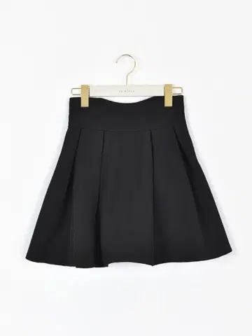 An MILLE 박스 플리츠 미니 스커트 블랙