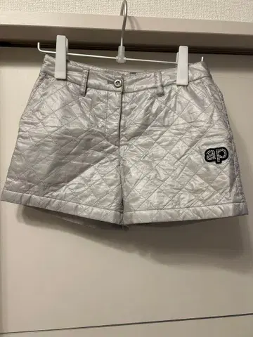 and per se 실버 퀼팅 숏팬츠 M
