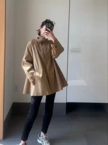 트렌치코트 베이지 플레어 실루엣 A라인