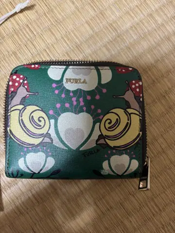 FURLA 달팽이 패턴 접이식 지갑