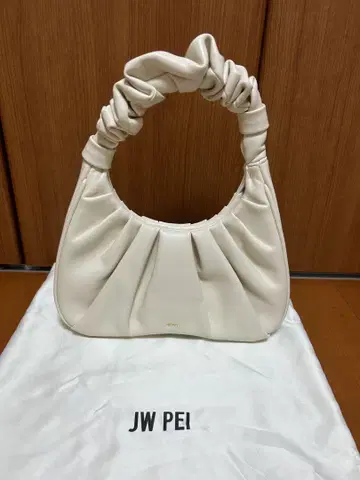 JW PEI 개더 핸들 숄더백