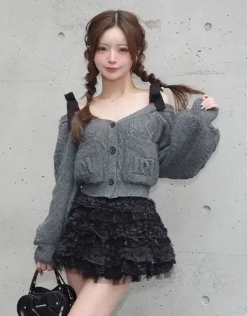다리치 숄더 V넥 니트탑 오픈 숄더 니트 Darich