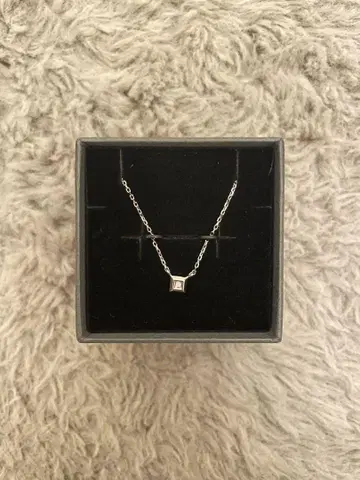 Jouette 실버 사각형 펜던트 목걸이