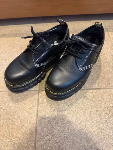 통굽 블랙 레이스업 슈즈