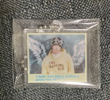 TWS play hard POP-UP 특전 신유 참 키링