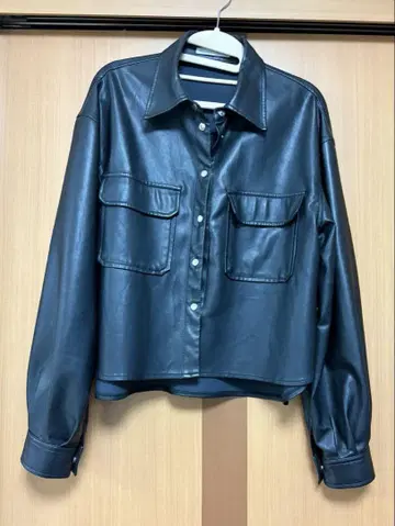 C.P. Company 블랙 가죽 자켓