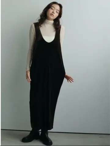 25AW Awanuke 새상품 U넥 원피스 스테디셀러 완판템 브라운