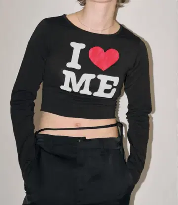 아클렌트 상의 Lace motif ilove logo tee
