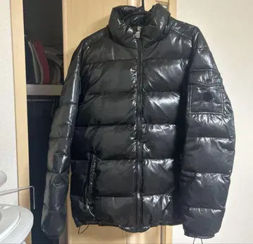 광택 블랙 다운 자켓