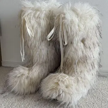 미사용 새상품 WOOMII 화이트 퍼 롱 부츠 109