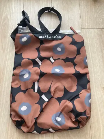 새상품 마리메꼬 Neat Crossbody Unikko M 숄더백