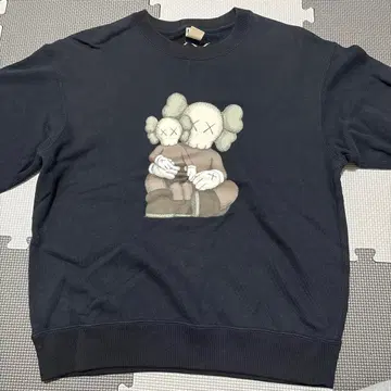 유니클로 카우스 콜라보 트레이닝복 블랙