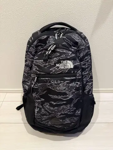 THE NORTH FACE 카모플라쥬 백팩 PIVOTER