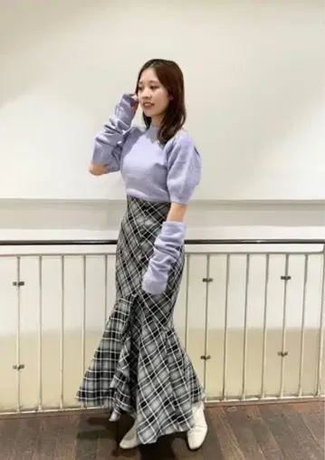 LILLIAN CARAT 체크 무늬 프릴 머메이드 스커트