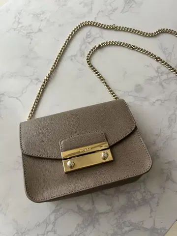 FURLA 훌라 메트로폴리스 스터드 숄더백