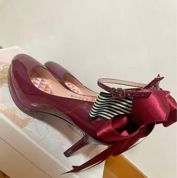 리본 포함 버건디 하이힐 mayla classic 아데미시아