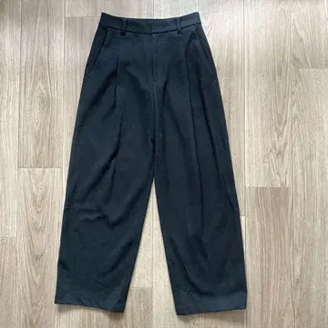UNIQLO 콩트와르 데코토니에 브러쉬드 저지 턱 와이드 팬츠